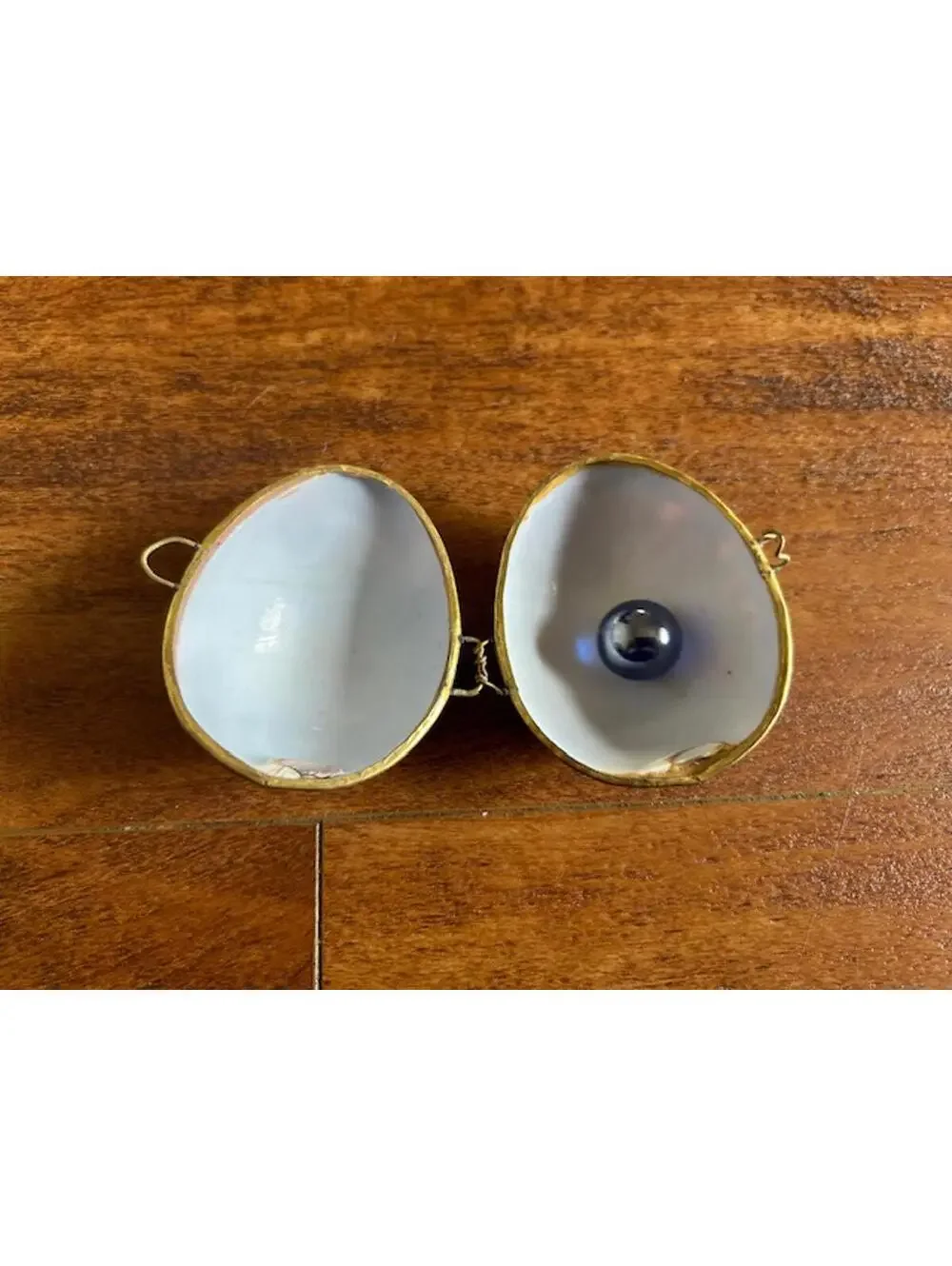 Vintage Seashell Clam Locket with Black Pearl